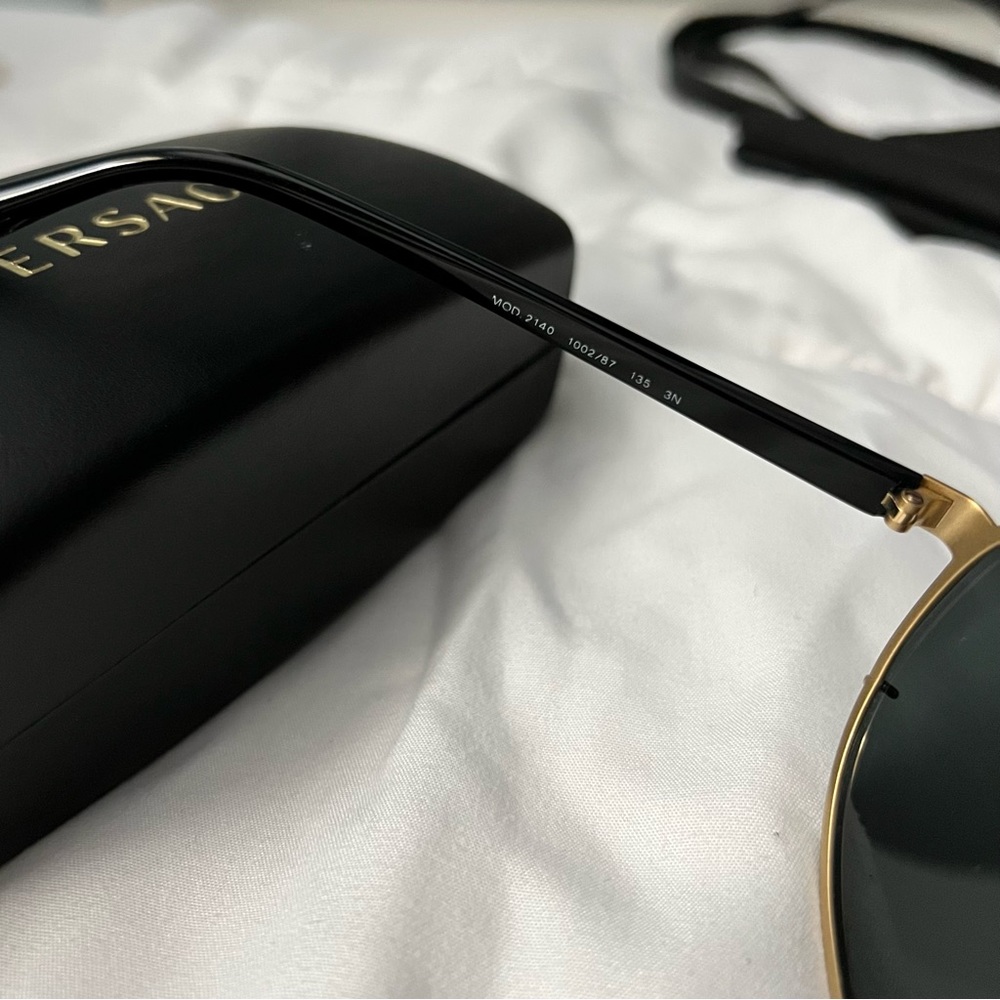 Versace VE2140 Sunglasses / Y2K Style (NWOT) - Picture 3 of 7